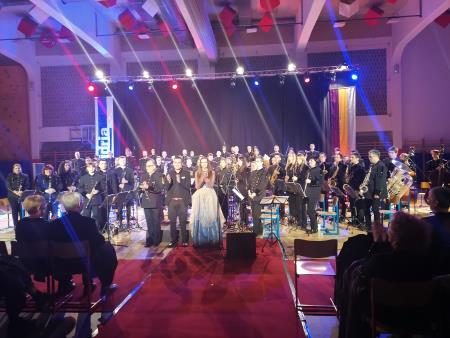 Zaključni pozdrav nastopajočih občinstvu